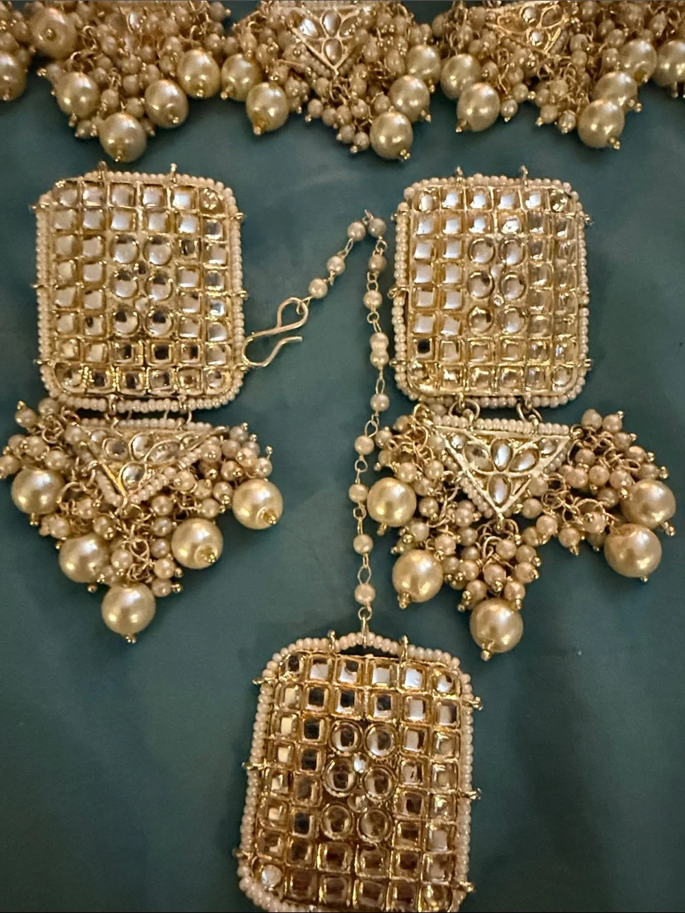 N/A elegant gold